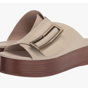 Kelsi Dagger Women's Cream Slide Sandals with Buckle New. Never worn no box